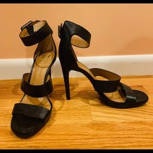👠SOLD❤️ NWT Signature Vince Camuto heels